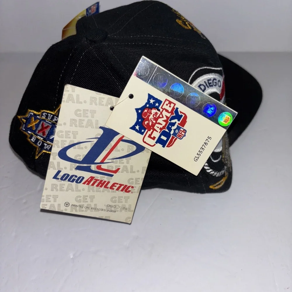 Denver Broncos Super Bowl XXXII Logo Athletic Snapback Locker Room Hat Damaged